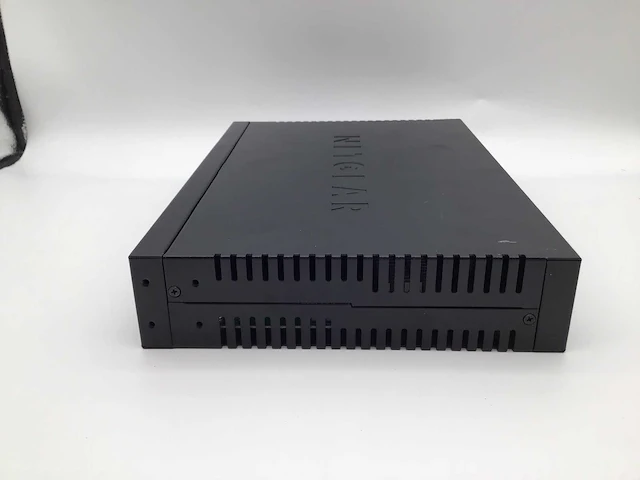 Netgear 24 poort gigabit ethernet switch - afbeelding 7 van  8