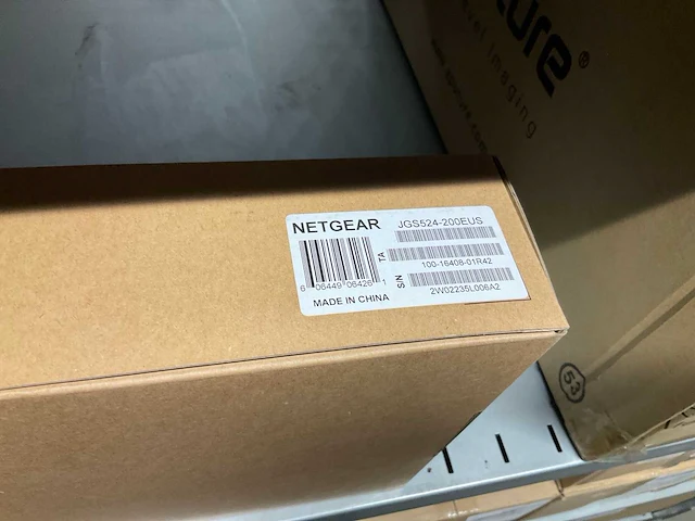 Netgearjgs524-200eus netwerkswitch - afbeelding 2 van  3