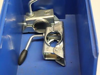 Neuswielklemmen in magazijnbak - afbeelding 1 van  4