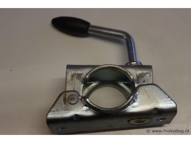 Neuswielklemmen in magazijnbak - afbeelding 2 van  4