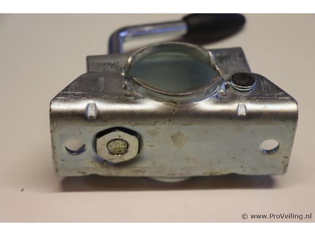 Neuswielklemmen in magazijnbak - afbeelding 3 van  4