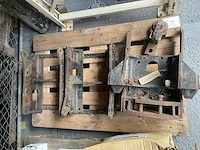 New holland - ford - fiat achterbrug trekhaak slede (3x) - afbeelding 1 van  4