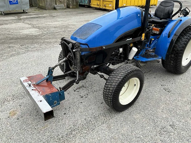 New holland - tce55 - land- en bosbouwtrekker - afbeelding 13 van  15