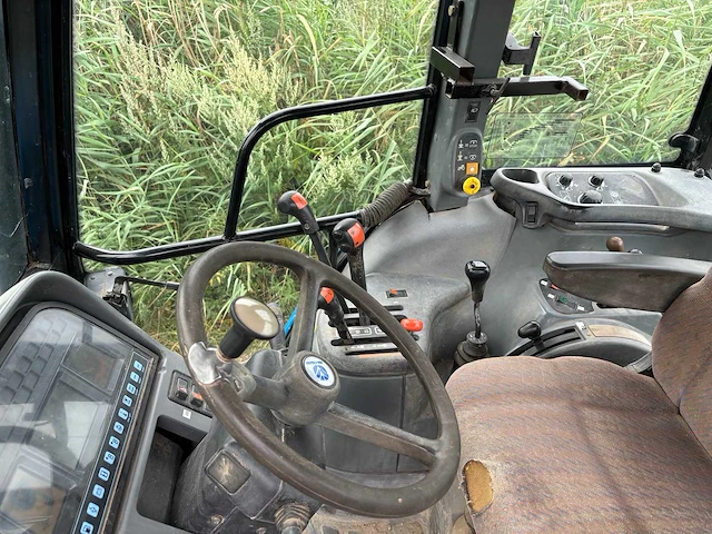 New holland - ts90 - 4-wheel drive tractor - 1998 - afbeelding 2 van  40