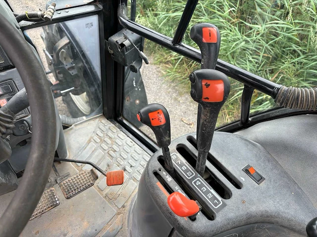 New holland - ts90 - 4-wheel drive tractor - 1998 - afbeelding 3 van  40