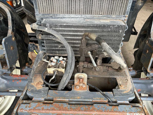 New holland - ts90 - 4-wheel drive tractor - 1998 - afbeelding 13 van  40