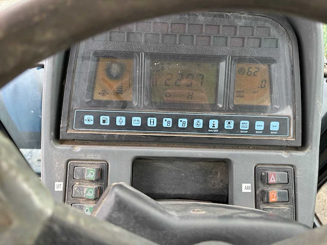New holland - ts90 - 4-wheel drive tractor - 1998 - afbeelding 26 van  40