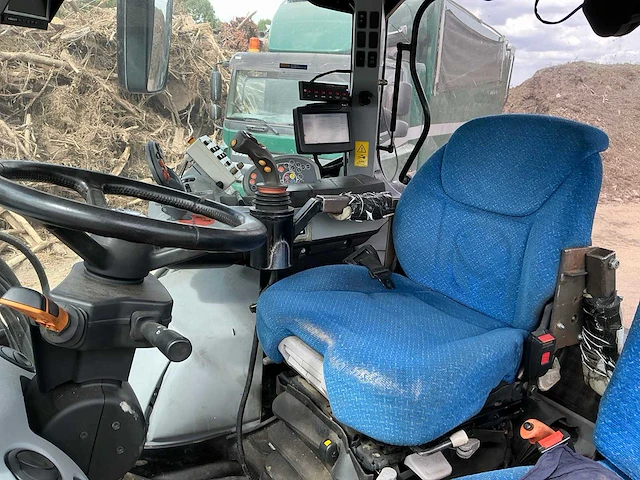 New holland 2014 t7.235 vierwielaangedreven landbouwtractor - afbeelding 74 van  95
