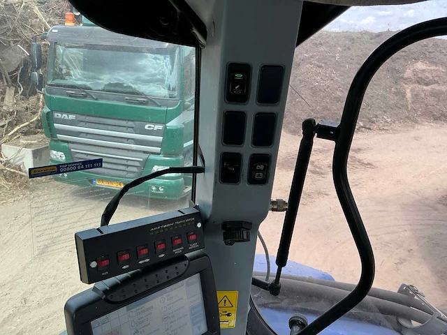 New holland 2014 t7.235 vierwielaangedreven landbouwtractor - afbeelding 82 van  95