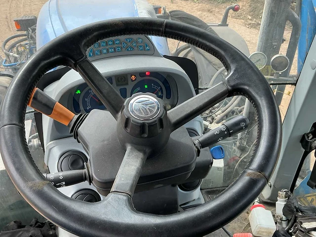 New holland 2014 t7.235 vierwielaangedreven landbouwtractor - afbeelding 84 van  95