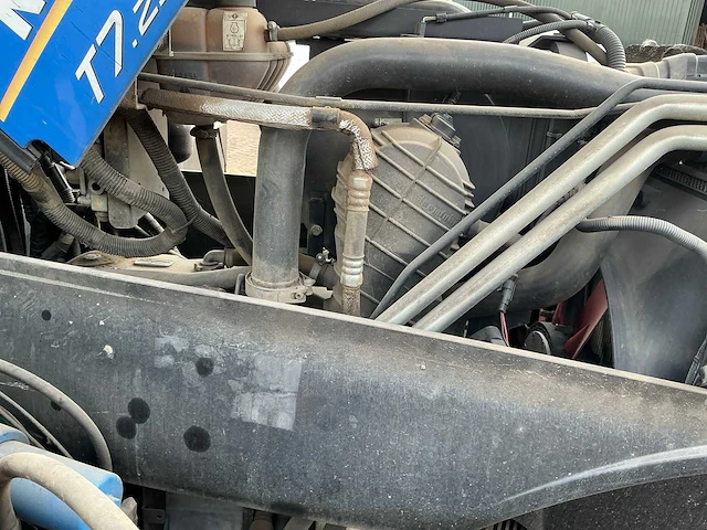 New holland 2014 t7.235 vierwielaangedreven landbouwtractor - afbeelding 92 van  95