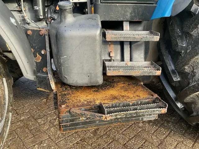New holland 8160 range command vierwielaangedreven landbouwtractor - afbeelding 12 van  64