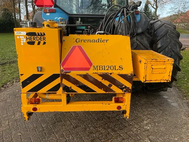 New holland 8160 range command vierwielaangedreven landbouwtractor - afbeelding 22 van  64