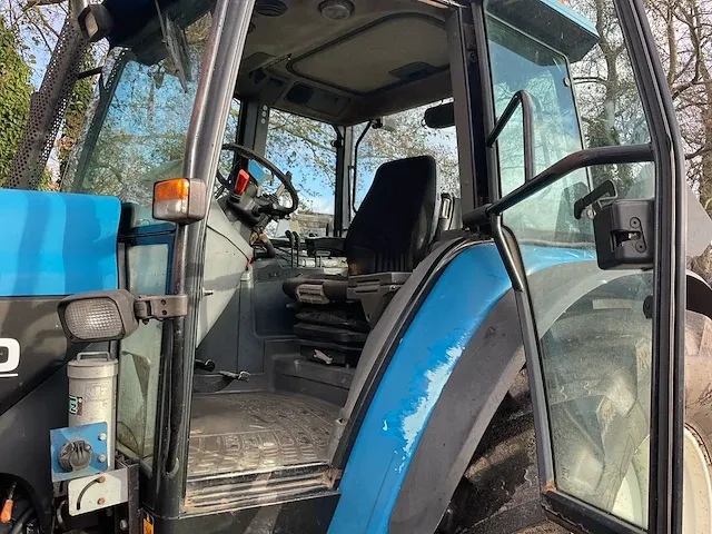 New holland 8160 range command vierwielaangedreven landbouwtractor - afbeelding 44 van  64