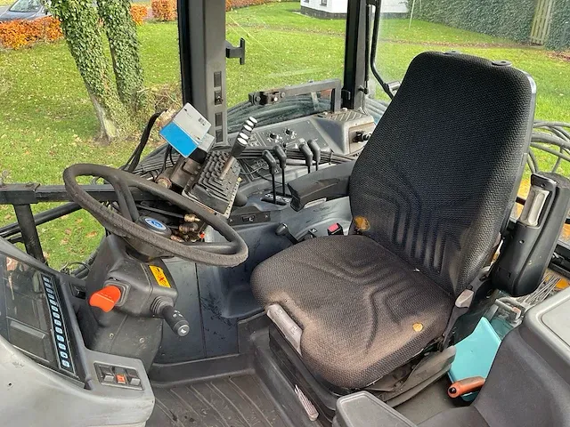 New holland 8160 range command vierwielaangedreven landbouwtractor - afbeelding 45 van  64