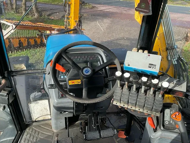 New holland 8160 range command vierwielaangedreven landbouwtractor - afbeelding 60 van  64