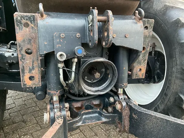 New holland t 7550 vierwielaangedreven landbouwtractor - afbeelding 10 van  37