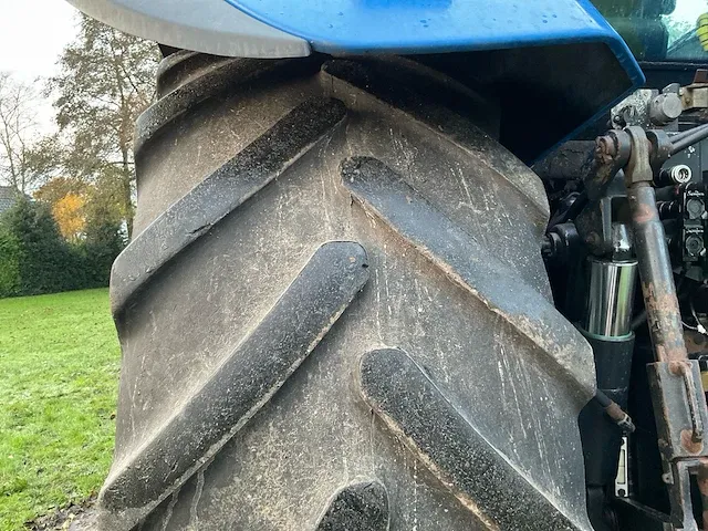 New holland t 7550 vierwielaangedreven landbouwtractor - afbeelding 16 van  37