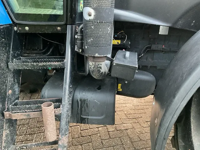 New holland t 7550 vierwielaangedreven landbouwtractor - afbeelding 21 van  37