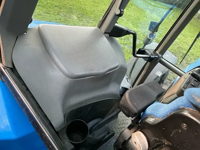 New holland t 7550 vierwielaangedreven landbouwtractor - afbeelding 25 van  37