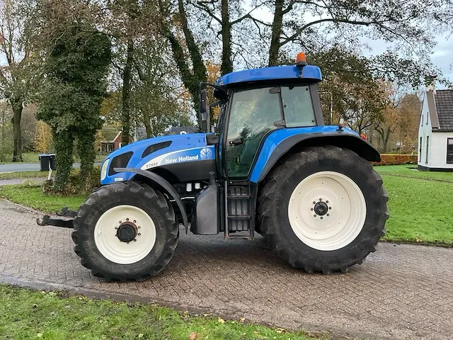 New holland t 7550 vierwielaangedreven landbouwtractor - afbeelding 2 van  37