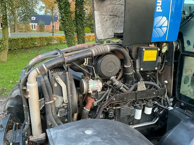 New holland t 7550 vierwielaangedreven landbouwtractor - afbeelding 35 van  37