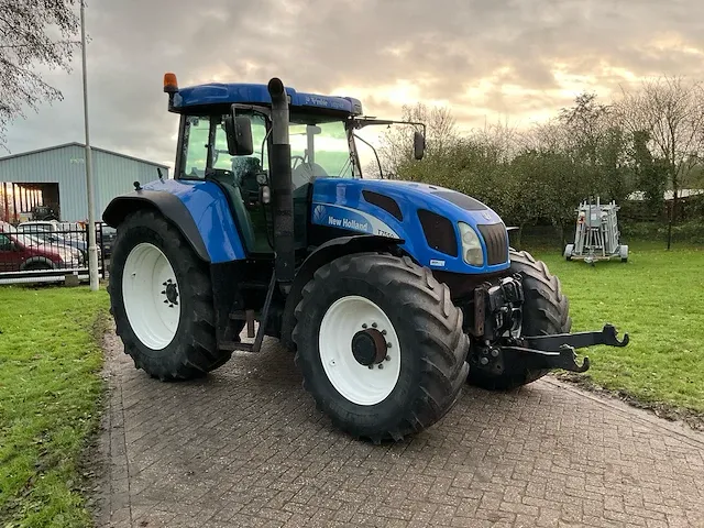 New holland t 7550 vierwielaangedreven landbouwtractor - afbeelding 7 van  37