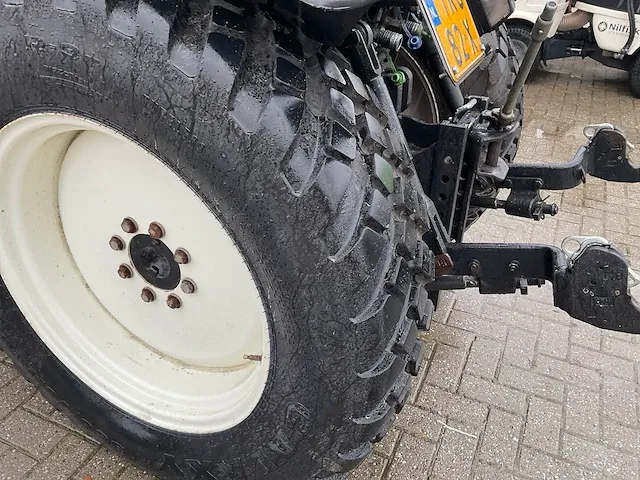 New holland t4.85f vierwielaangedreven landbouwtractor - afbeelding 6 van  44