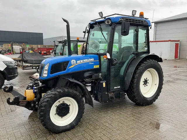 New holland t4.85f vierwielaangedreven landbouwtractor - afbeelding 1 van  44