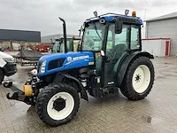 New holland t4.85f vierwielaangedreven landbouwtractor - afbeelding 1 van  44