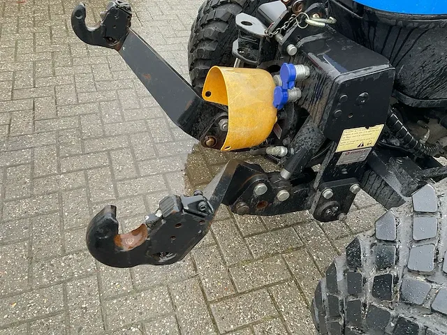 New holland t4.85f vierwielaangedreven landbouwtractor - afbeelding 16 van  44