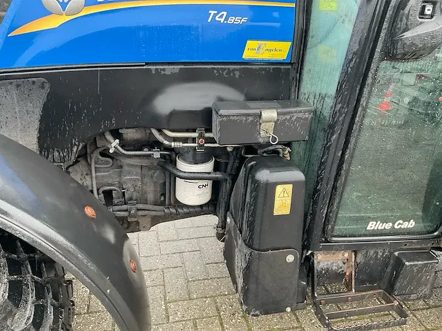 New holland t4.85f vierwielaangedreven landbouwtractor - afbeelding 18 van  44