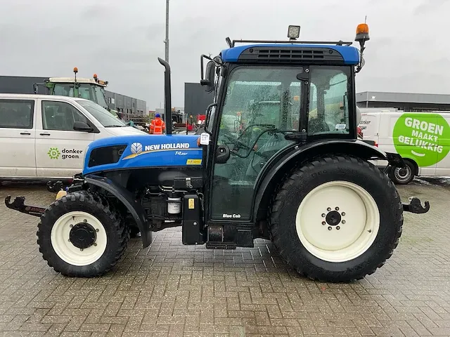 New holland t4.85f vierwielaangedreven landbouwtractor - afbeelding 19 van  44