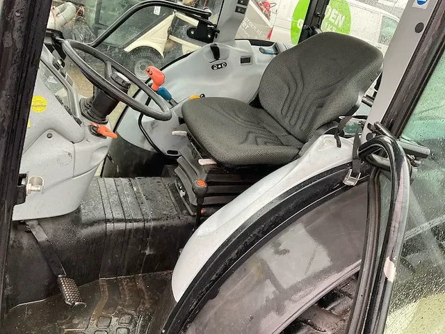 New holland t4.85f vierwielaangedreven landbouwtractor - afbeelding 20 van  44