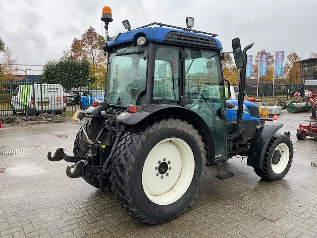 New holland t4.85f vierwielaangedreven landbouwtractor - afbeelding 23 van  44
