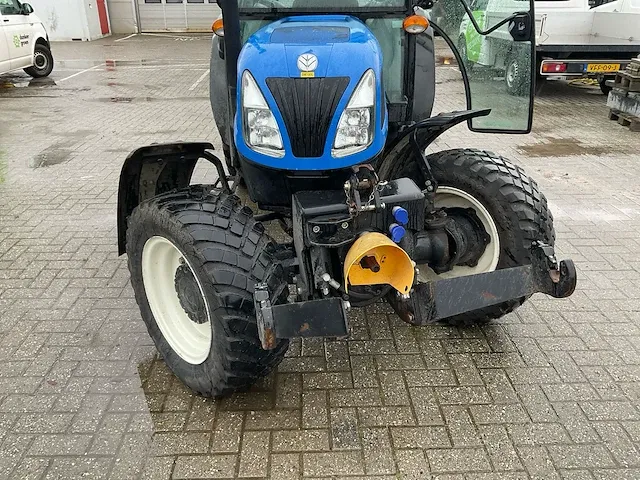 New holland t4.85f vierwielaangedreven landbouwtractor - afbeelding 39 van  44