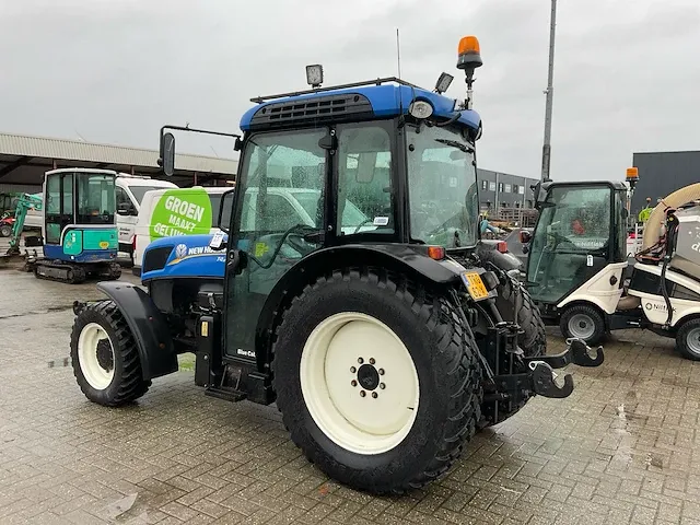 New holland t4.85f vierwielaangedreven landbouwtractor - afbeelding 40 van  44
