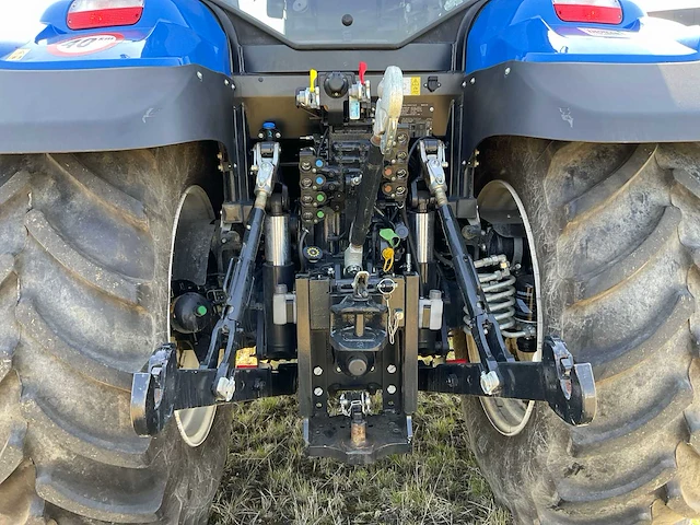 New holland t6.145 vierwielaangedreven landbouwtractor - afbeelding 16 van  56