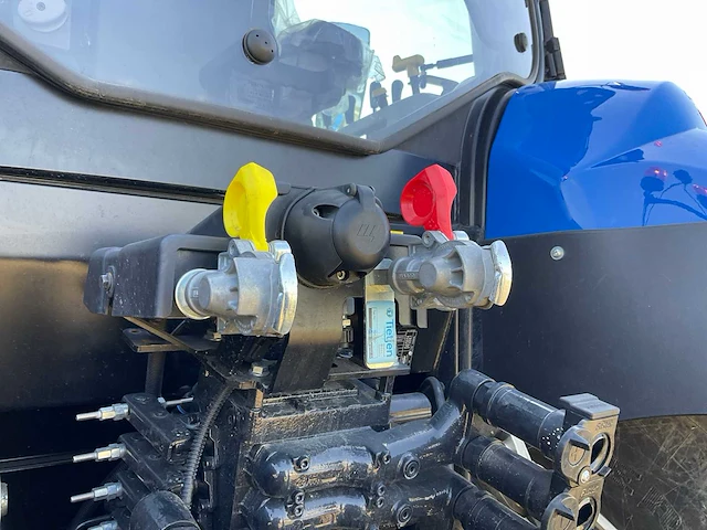 New holland t6.145 vierwielaangedreven landbouwtractor - afbeelding 17 van  56