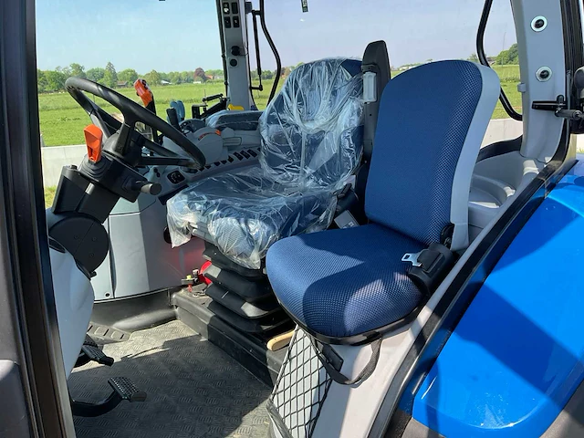 New holland t6.145 vierwielaangedreven landbouwtractor - afbeelding 24 van  56
