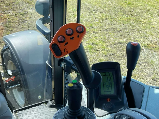 New holland t6.145 vierwielaangedreven landbouwtractor - afbeelding 29 van  56
