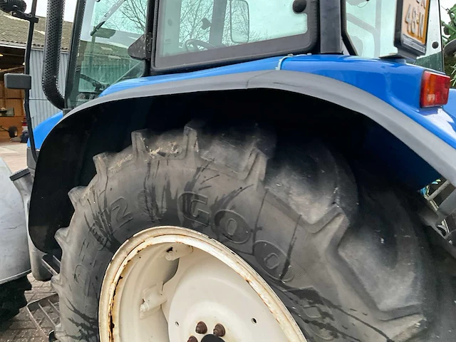 New holland tl90 vierwielaangedreven landbouwtractor - afbeelding 2 van  32