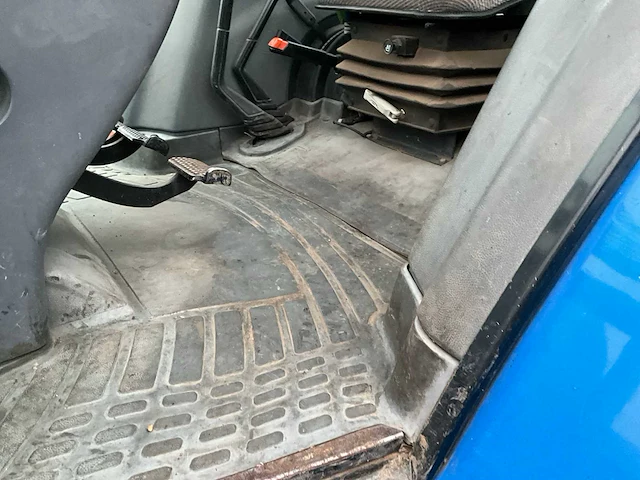 New holland tl90 vierwielaangedreven landbouwtractor - afbeelding 6 van  32