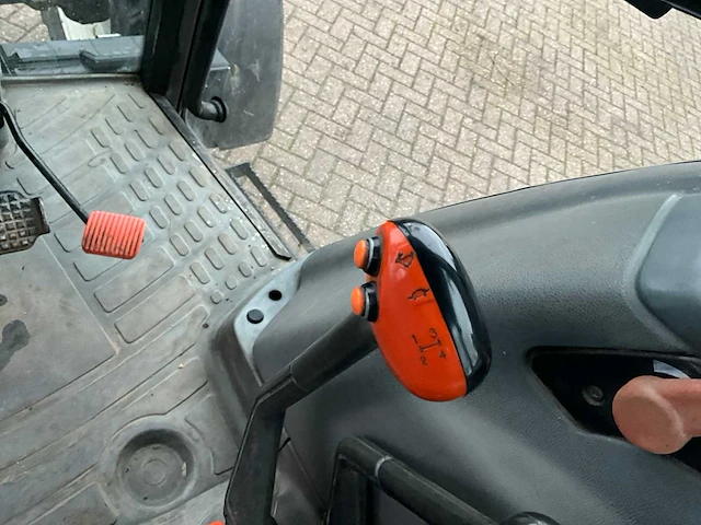 New holland tl90 vierwielaangedreven landbouwtractor - afbeelding 11 van  32