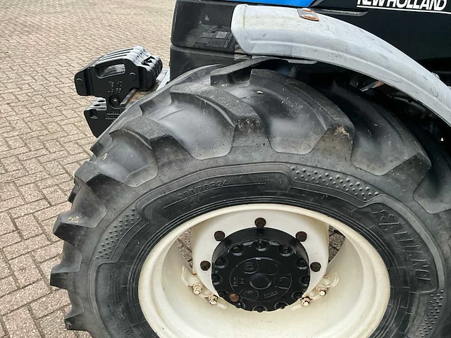 New holland tl90 vierwielaangedreven landbouwtractor - afbeelding 15 van  32
