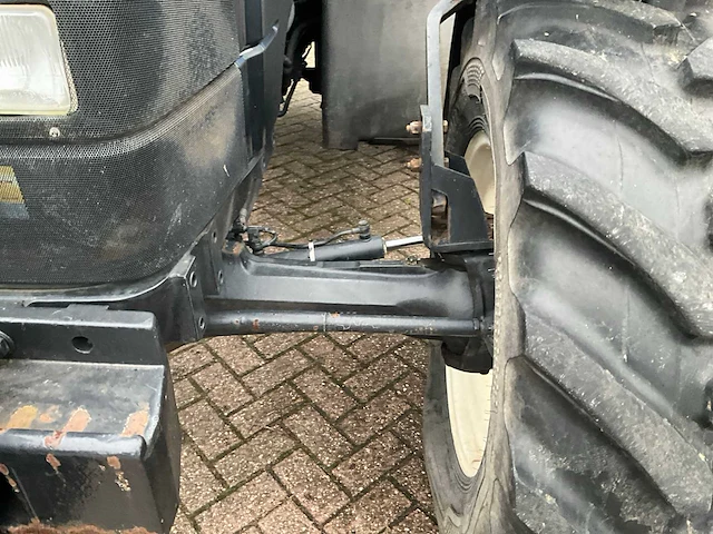 New holland tl90 vierwielaangedreven landbouwtractor - afbeelding 17 van  32
