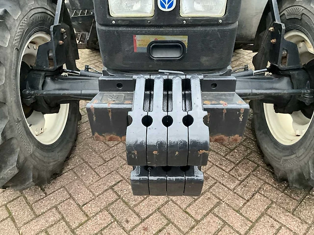 New holland tl90 vierwielaangedreven landbouwtractor - afbeelding 18 van  32