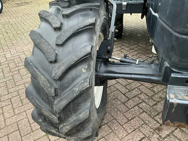 New holland tl90 vierwielaangedreven landbouwtractor - afbeelding 19 van  32