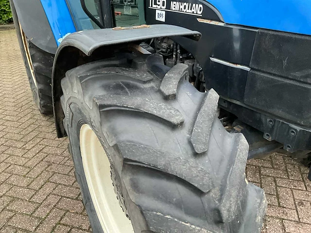 New holland tl90 vierwielaangedreven landbouwtractor - afbeelding 20 van  32