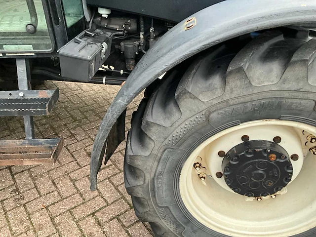 New holland tl90 vierwielaangedreven landbouwtractor - afbeelding 21 van  32